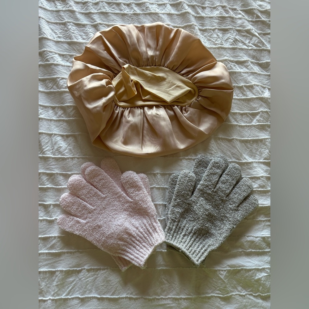 Bonnet with Two Pair of Bath Exfoliating Gloves